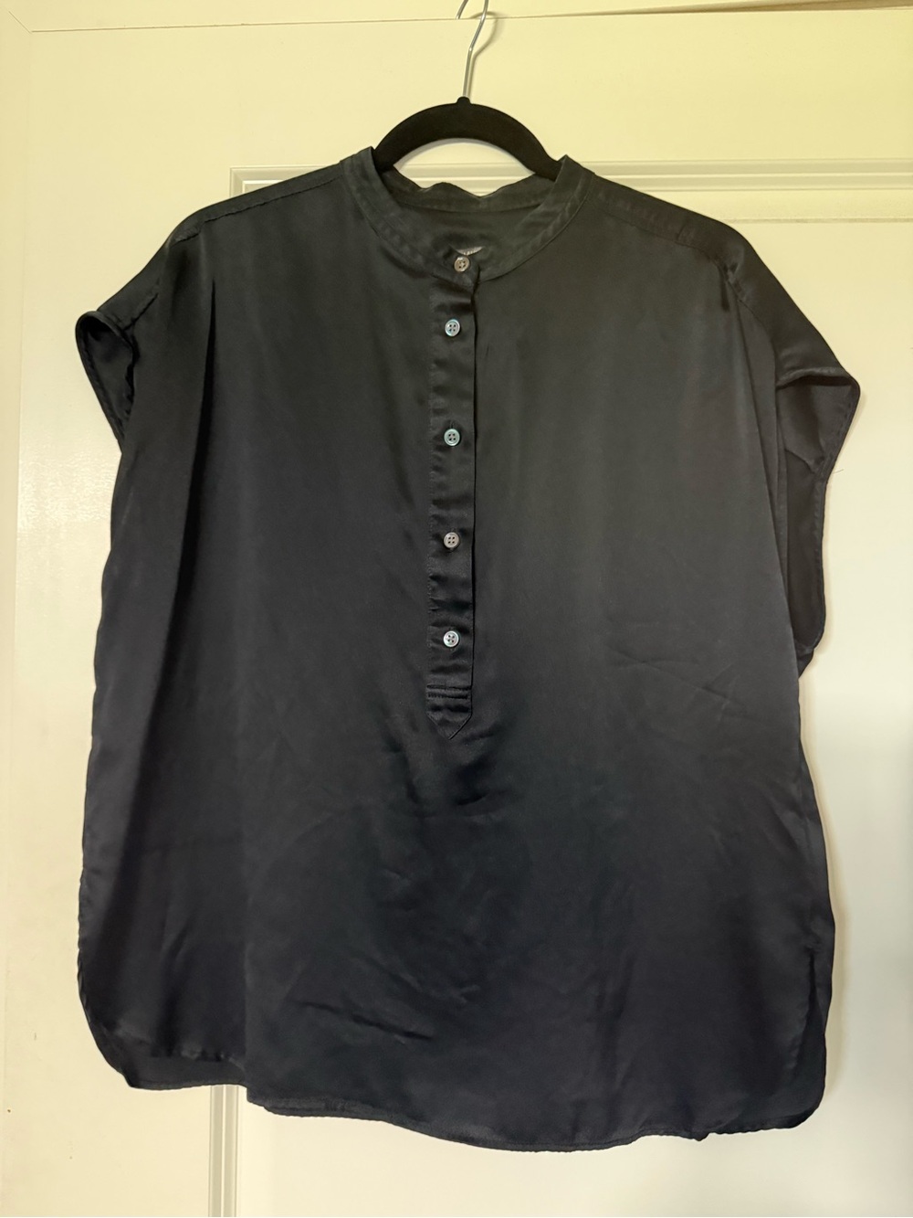 Banana Republic Black Silk Short-Sleeve Henley Mandarin Blouse